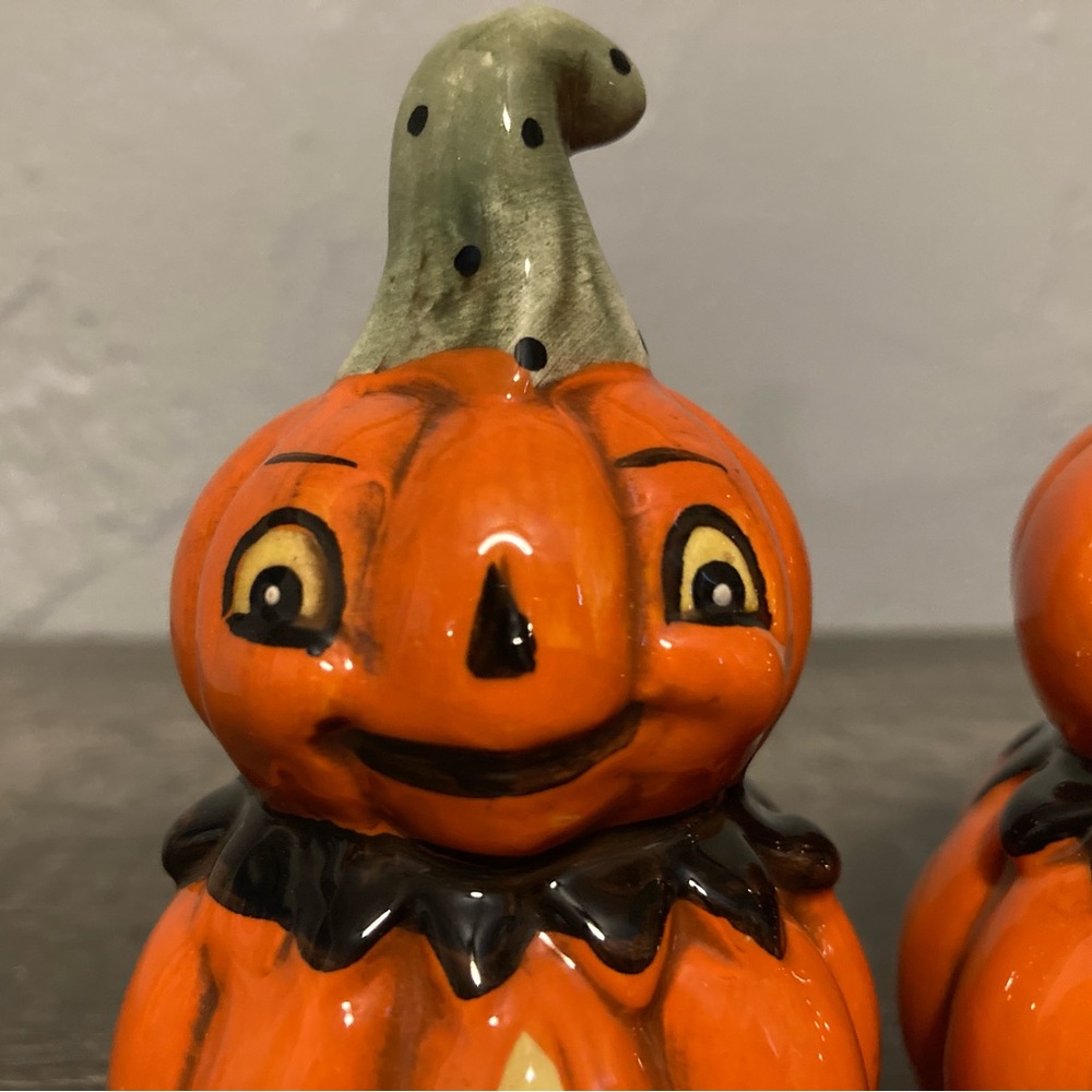 Johanna Parker Halloween Pumpkin Salt & Pepper Shakers - Picture 4 of 6